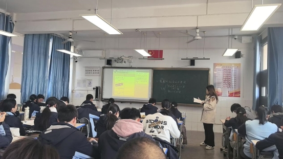 历史学科郑丝雨在上课