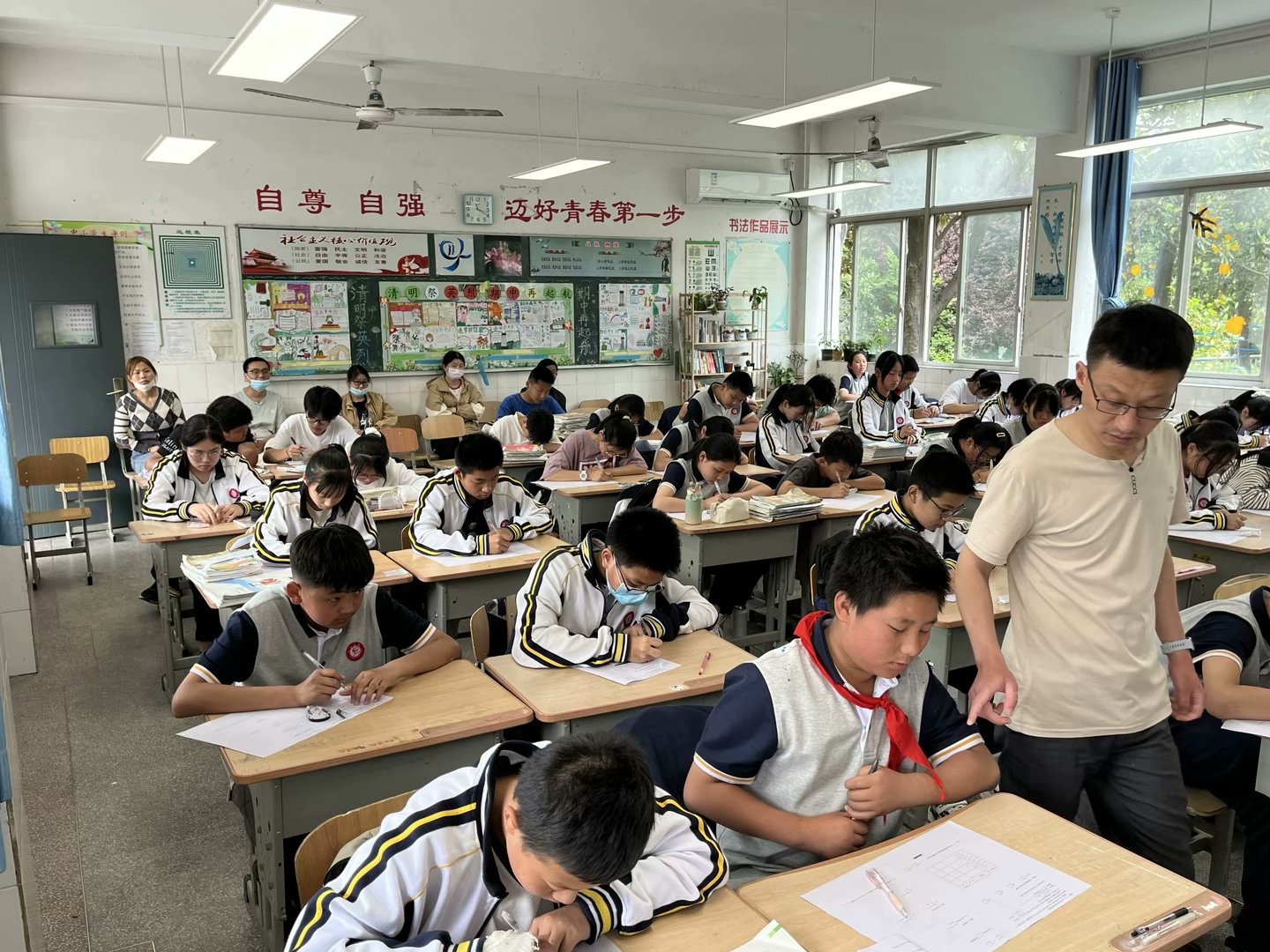 家长听课1.jpg